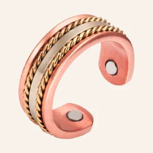 Bague ouverte en cuivre rosé à deux fils torsadés dorés bordant une bande argentée, pastilles rondes aux extrémités