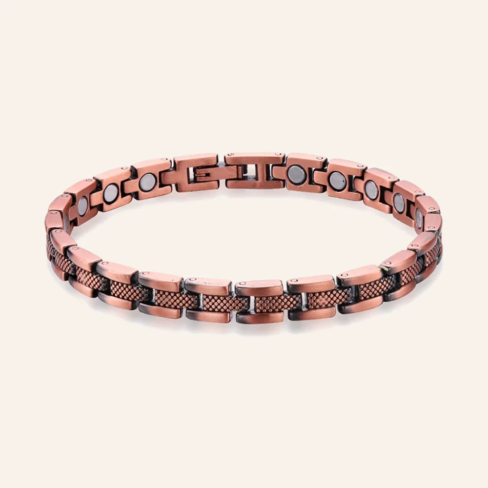 Bracelet de cheville en cuivre vieilli à maillons lisses et quadrillés, pastilles claires et fermoir à clip Bracelet de cheville en cuivre vieilli à maillons lisses et quadrillés, pastilles claires et fermoir à clip