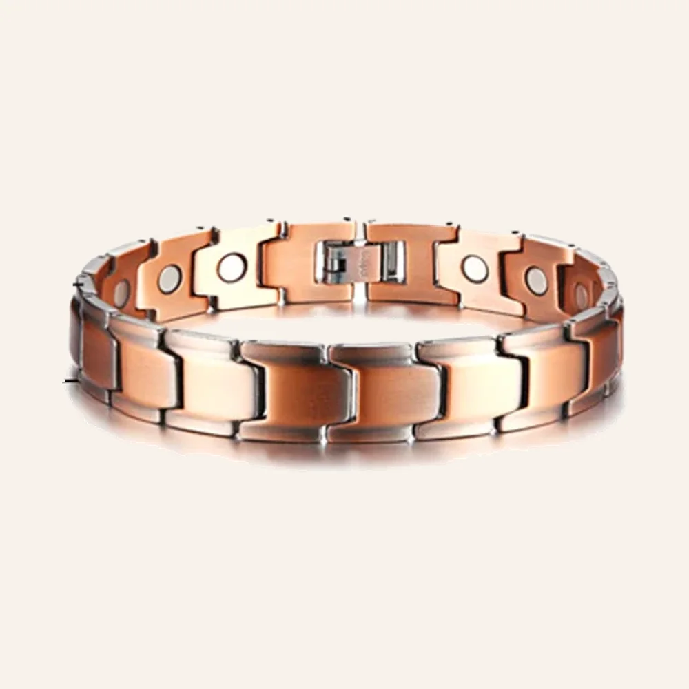 Bracelet à maillons rectangulaires en cuivre rosé mat avec fermoir à clip, vues zoomées du revers