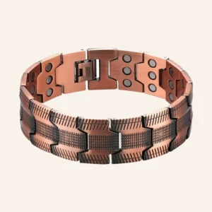 Bracelet à maillons larges en cuivre vieilli, stries verticales en relief et fermoir à clapet