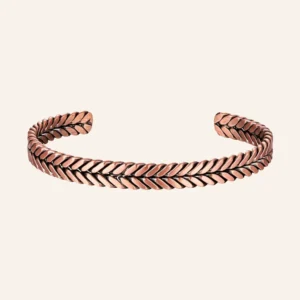 Bracelet jonc ouvert en cuivre patiné, fils torsadés en motif d'épi, extrémités coupées net