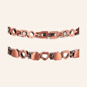 Collier à maillons en cuivre patiné alternant cœurs pleins et cœurs ajourés, fermoir à clip
