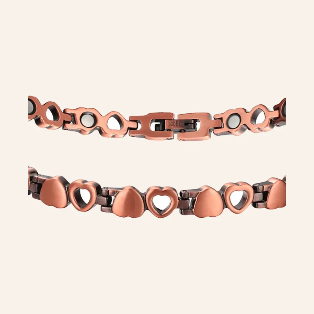 Collier à maillons en cuivre patiné alternant cœurs pleins et cœurs ajourés, fermoir à clip