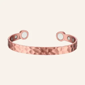 Jonc ouvert en cuivre rosé à surface martelée en facettes, pastilles rondes aux extrémités